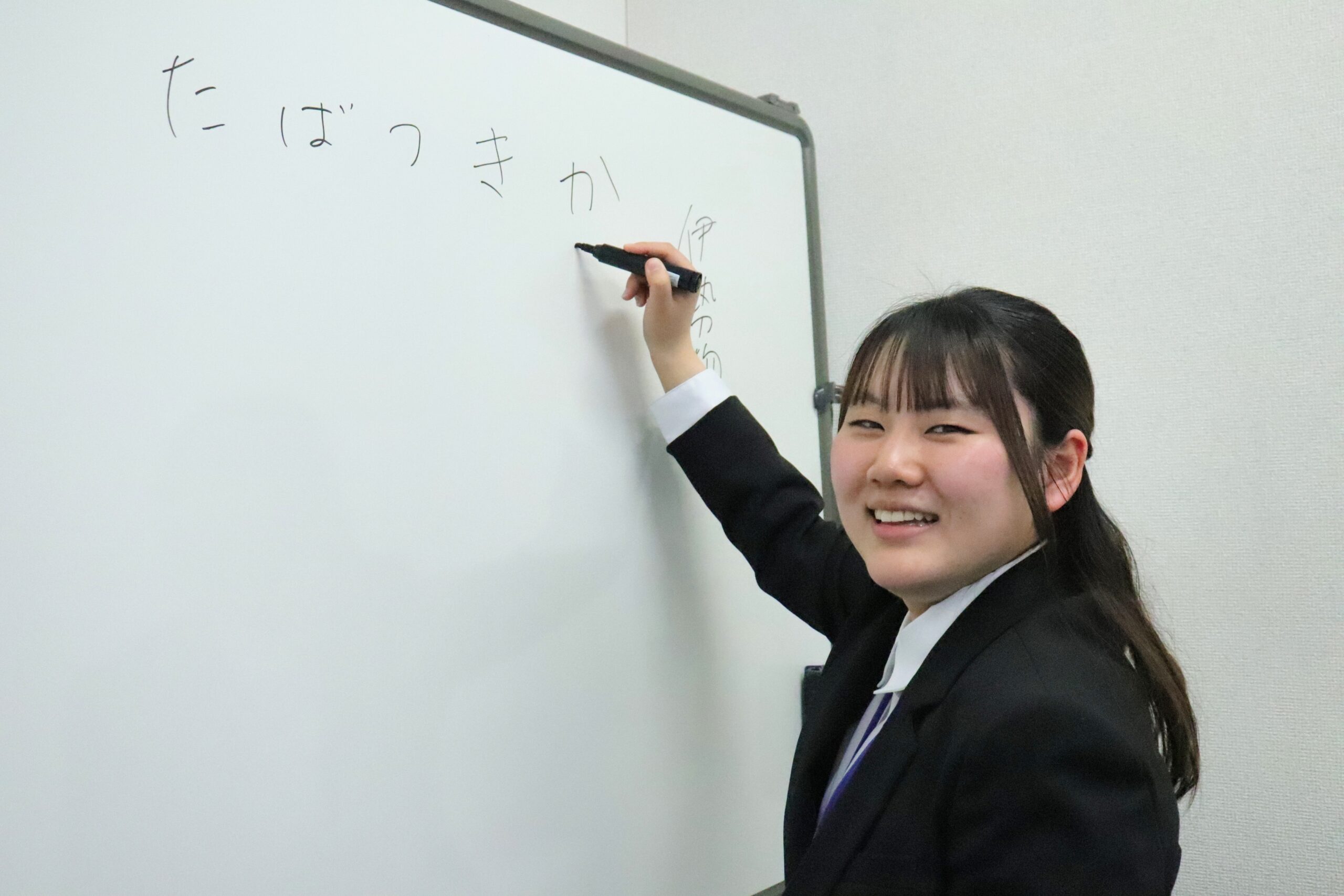 <span class="section_name">新松戸校 1学年担当 国語科</span>早川 莉央<span class="resize">先生</span>