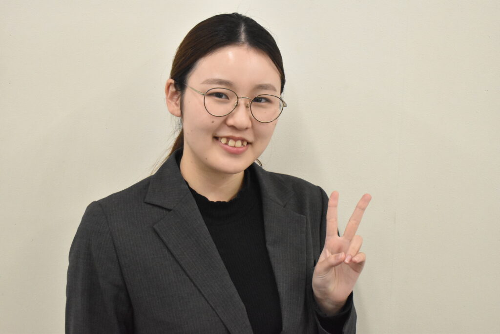 <span class="section_name">新松戸校 1学年担当 司書</span>田邉くるみ<span class="resize">先生</span>