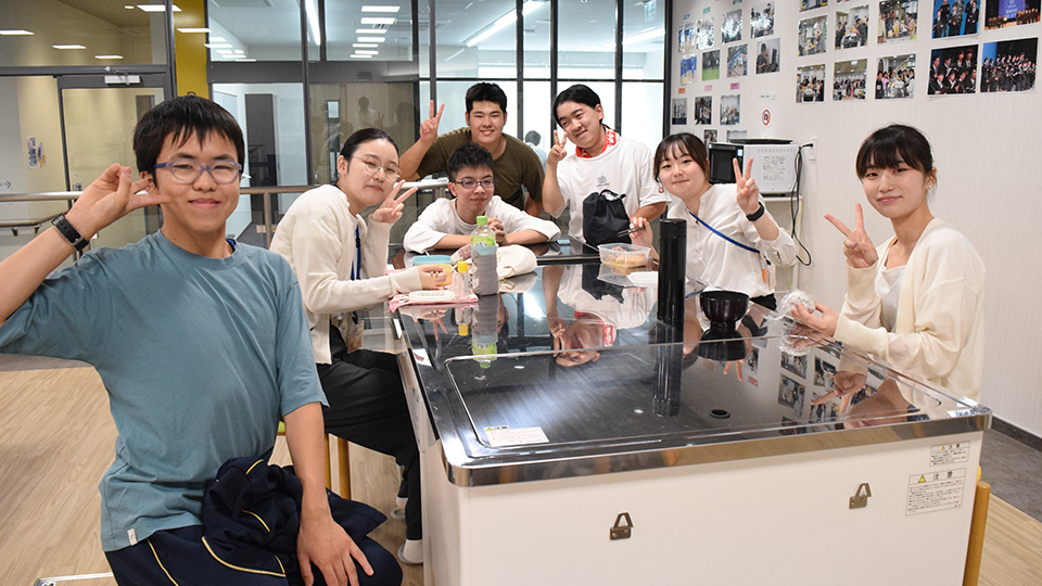 専任［正社員］の1日 昼休み