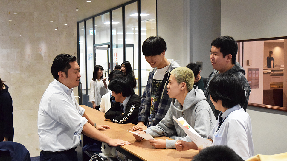 専任［正社員］の1日 部活動
